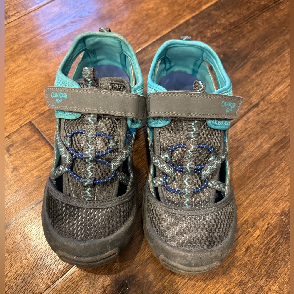 LIKE NEW OshKosh B’gosh Kids Water Shoes